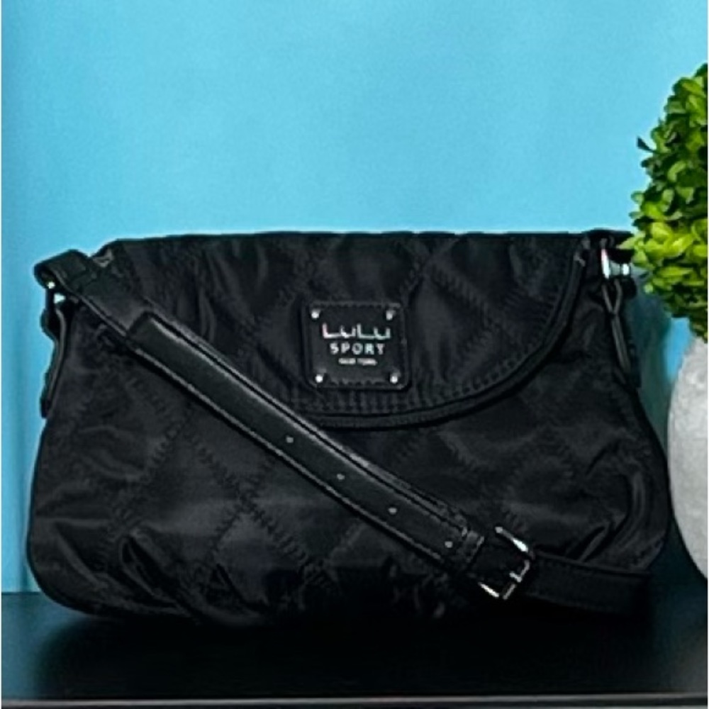 ❤️LuLu Sport New York Black Quilted Nylon Crossbody❤️